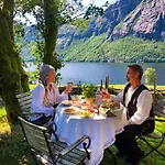 Chata Ved Preikestolen