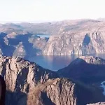Ved Preikestolen