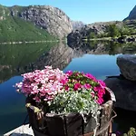 Lodge Ved Preikestolen *