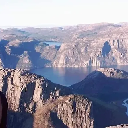 Ved Preikestolen